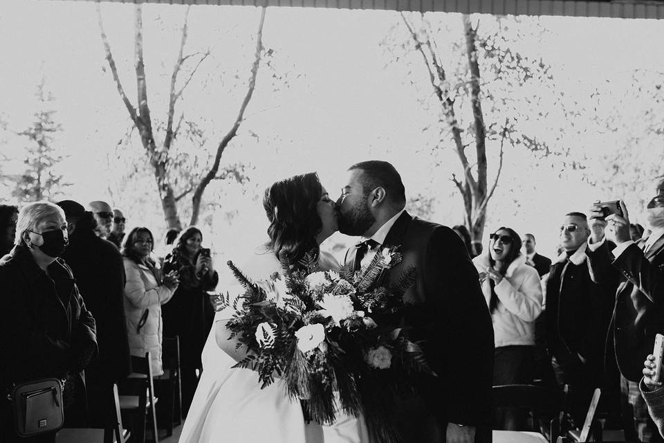 Kiss at the end of the aisle