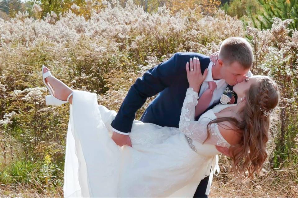 Fall Wedding Couple Dip Kiss