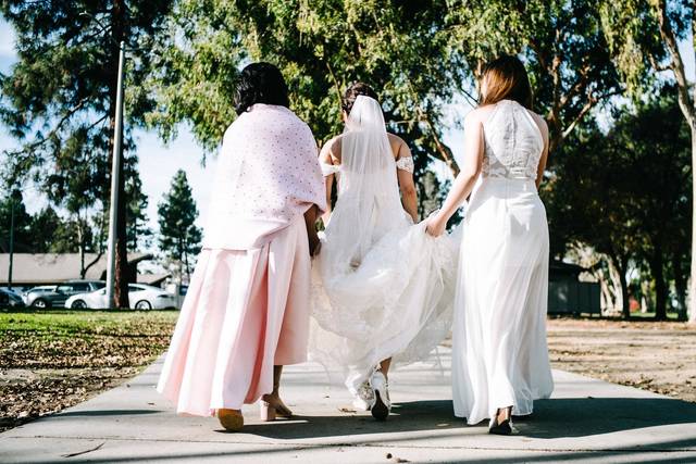Bride approaches Venue
