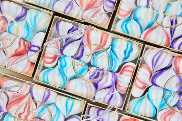 Berry Meringue Gift Box
