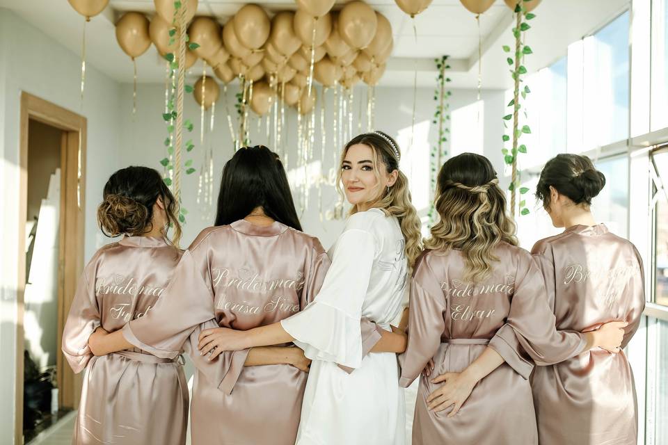 Bride & her Bridesmaid