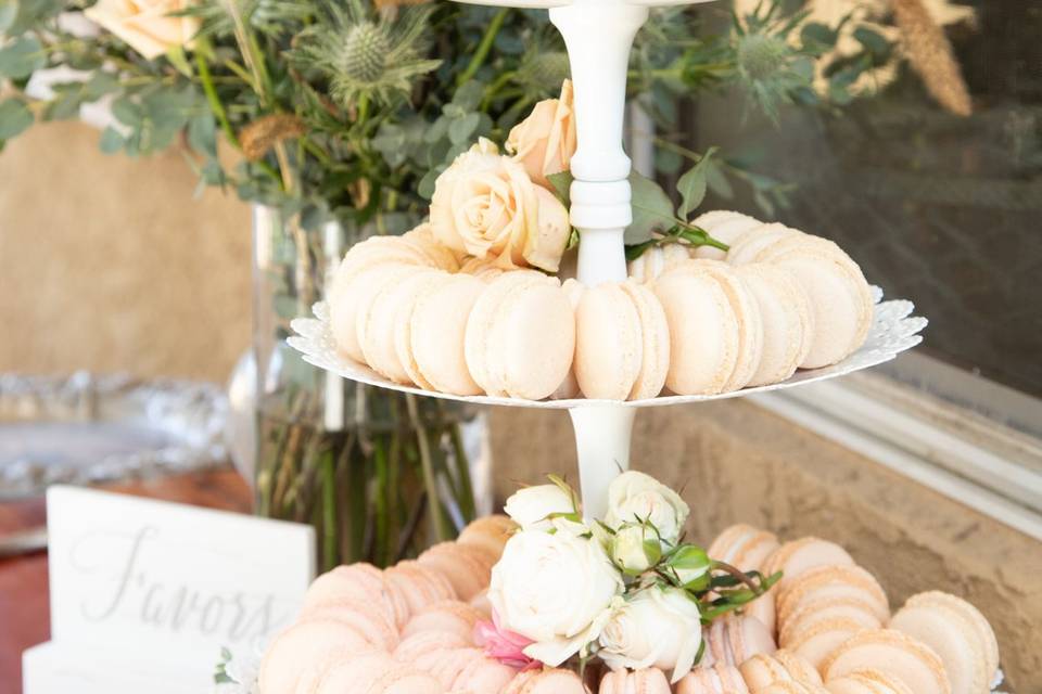 Macarons tower as favor