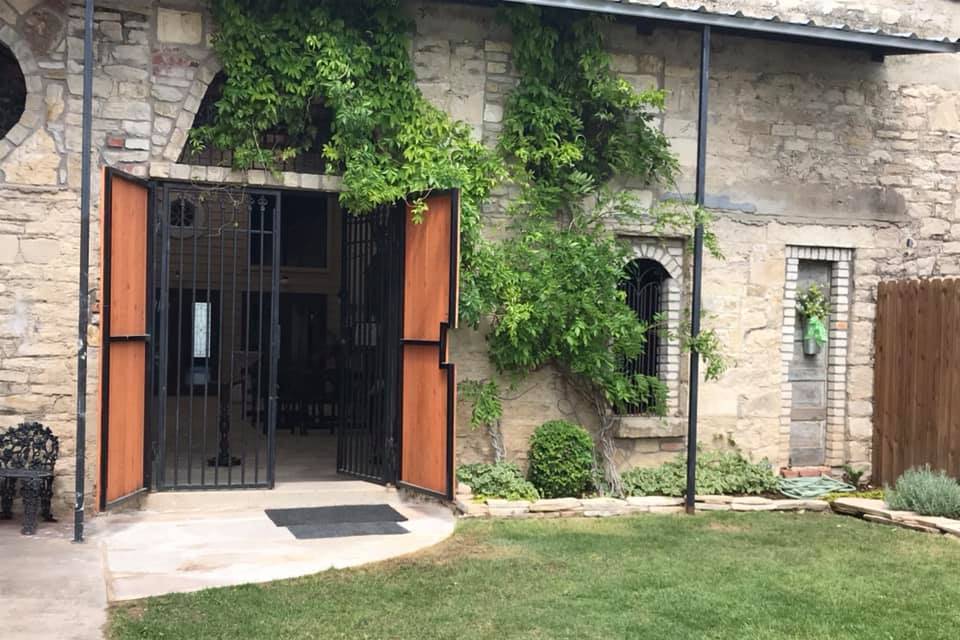 Wisteria Courtyard (Outdoor)