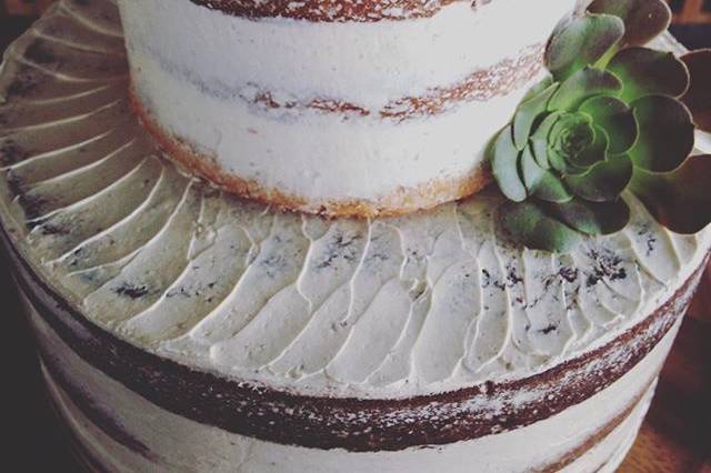 Semi Naked Cake