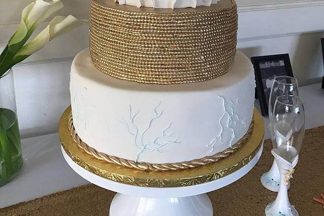 Fondant beachy cake