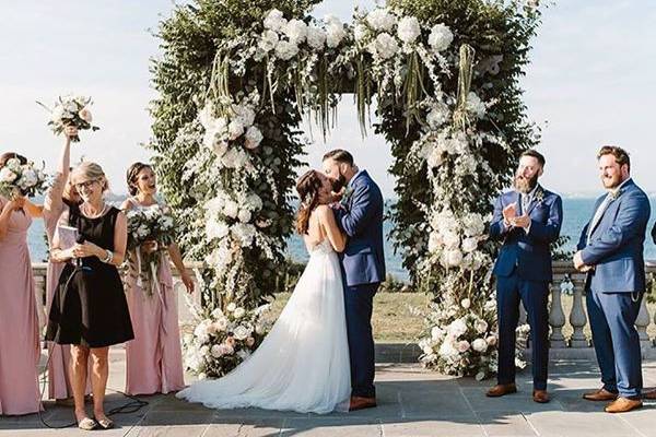 Elopement on top of a roof in