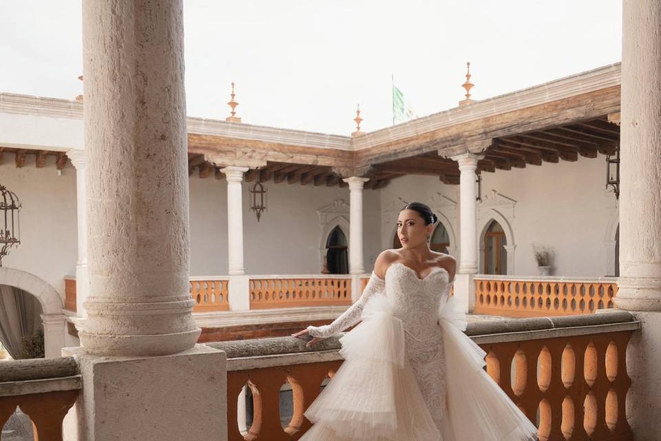 Azulik bride