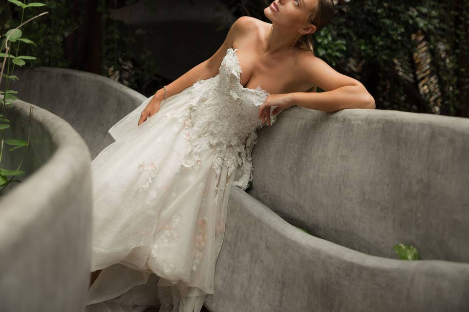 Azulik bride