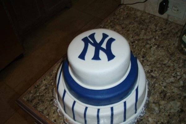 NY YANKEE CAKE  Cool birthday cakes, Birthday cakes for men