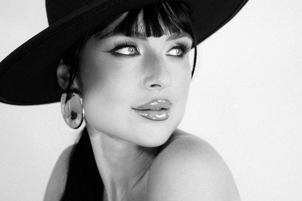 Makeup, hairstyling and photo