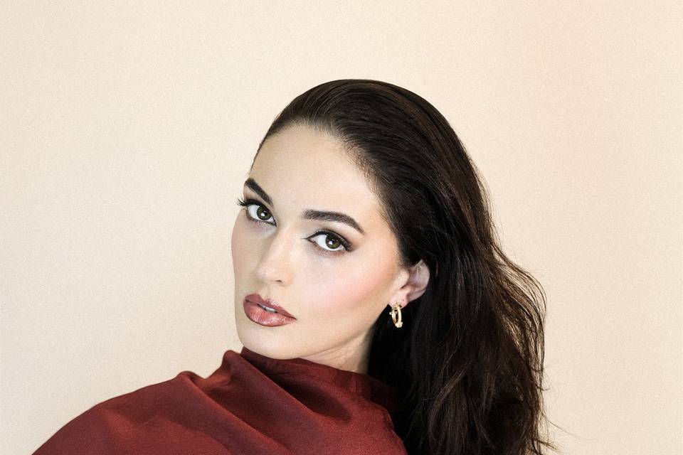 Makeup, hairstyling and photo