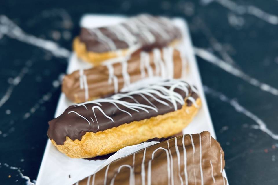 Eclairs with Swiss cream