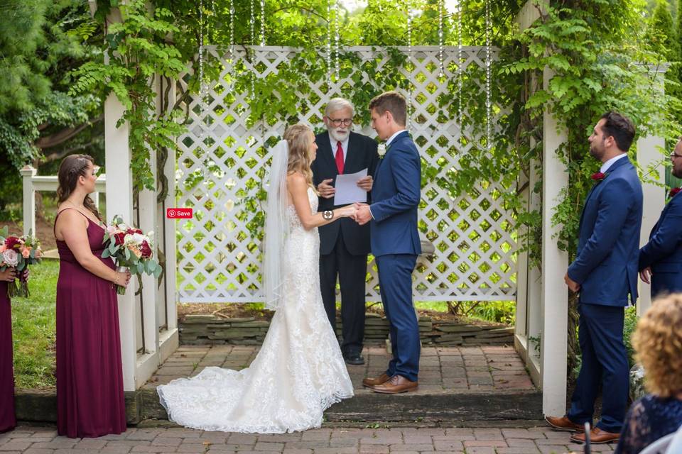 Live Streaming - couple with the officiant