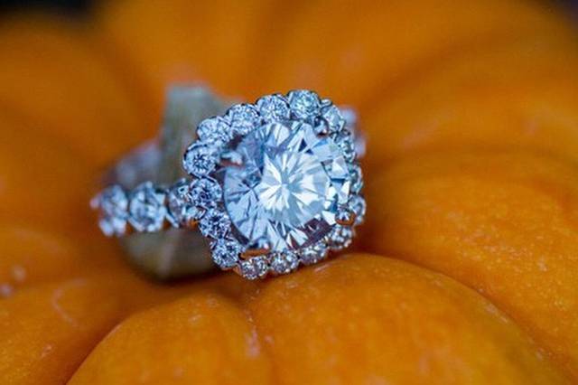 Brittany's stunning cushion halo engagement ring (designer: Christopher Designs)