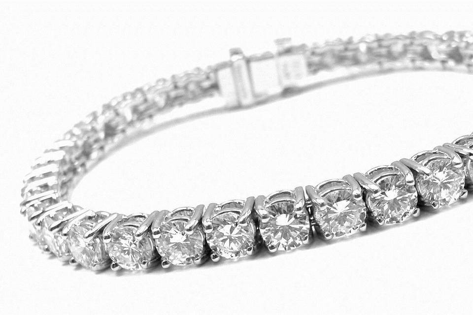 When it comes to classy bridal jewelry, you can't go wrong with a diamond tennis bracelet.