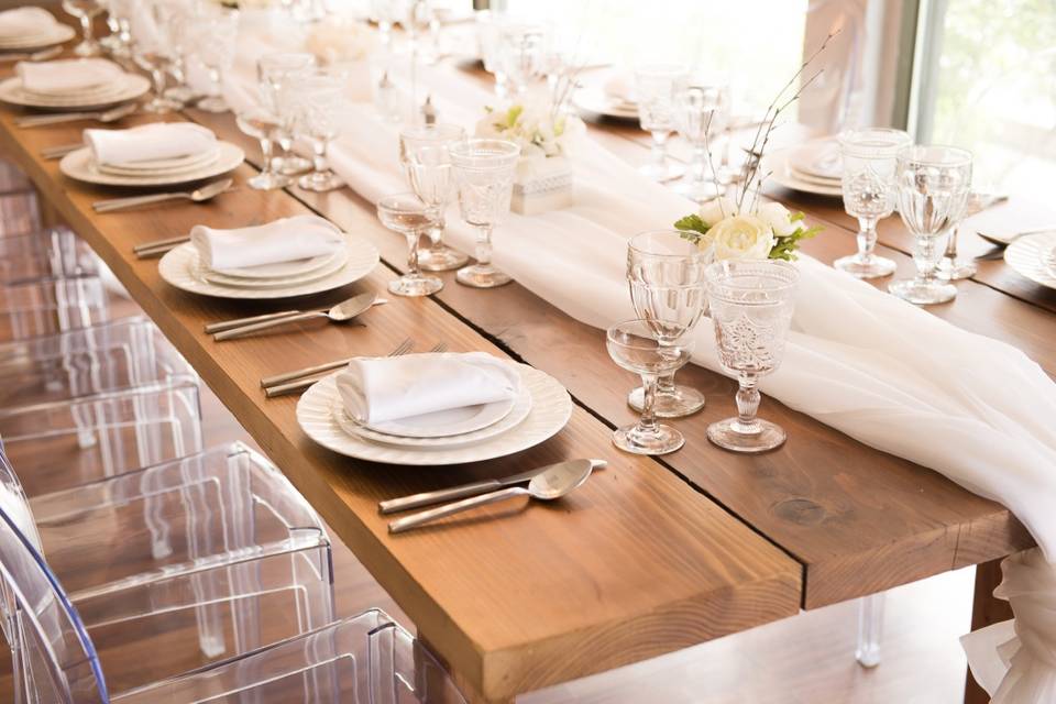 Elegant reception table