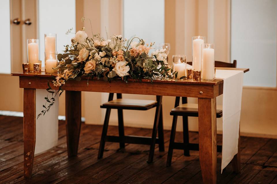 Sweetheart table florals