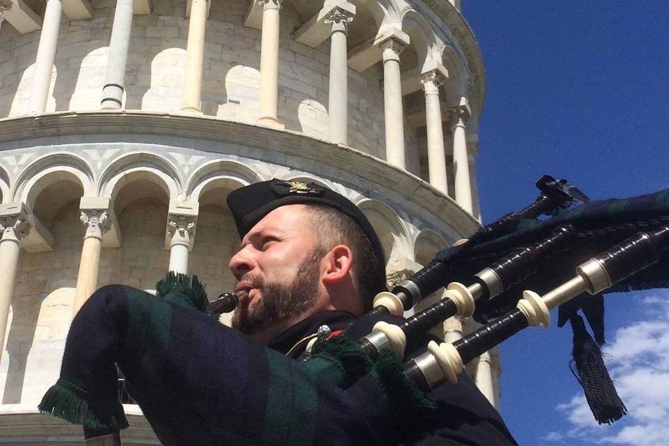 Scottish piper in Italy