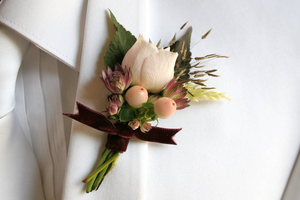 A Boutonniere for the groom full of texture with a classic masculine look by White Magnolia Designs.