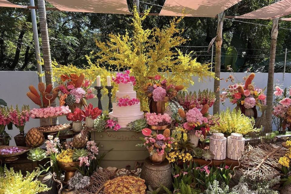 Cake display with flowers