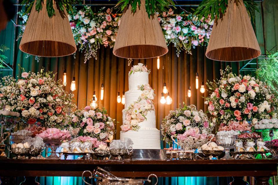 Roses and cake