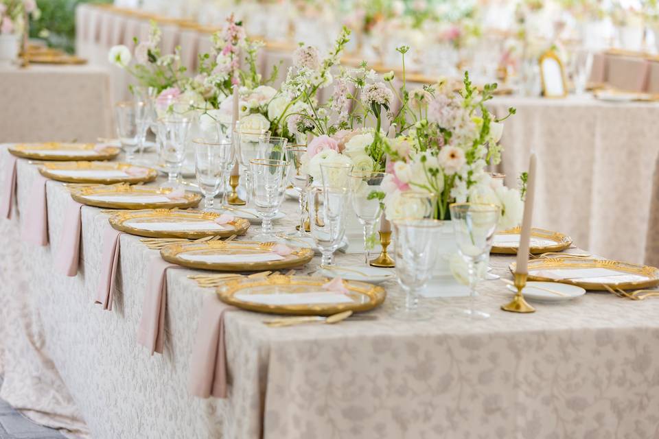Guest table centerpiece