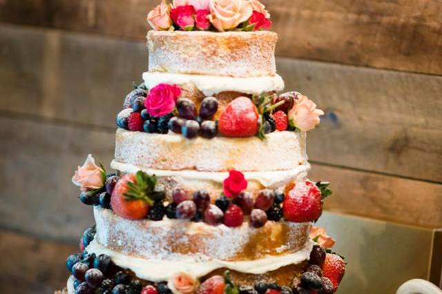 Naked cake with fruit
