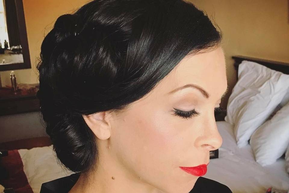 Bride sabrina #airbrushmakeup #retromakeup #retrobride #redlipstick #bridalhair #bridalupdo #elegantupdo #vintageinspiredhair #lisaleming #ocbridalhairmu #temptupro