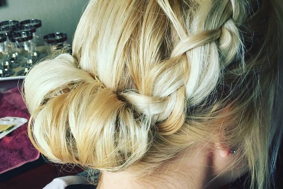 #bridesmaidhair friends m today's wedding in dana point. #Ocbridalhairmu #braidedupdo #braidwithbun #lisaleming