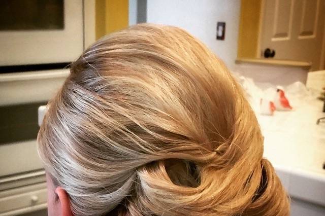 #elegantbun #bridalhair #elegantupdo #lisaleming