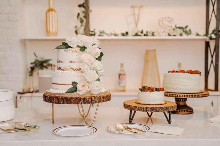 Romantic rustic cake table