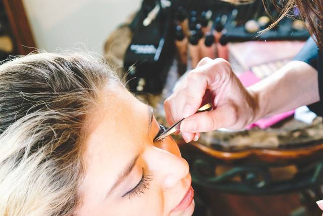 Eye shadow on