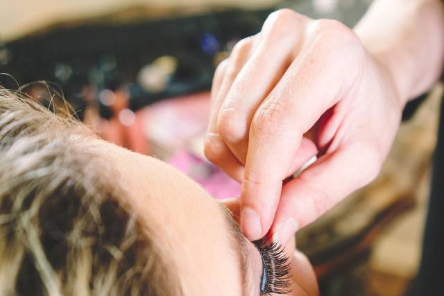 Putting lashes on