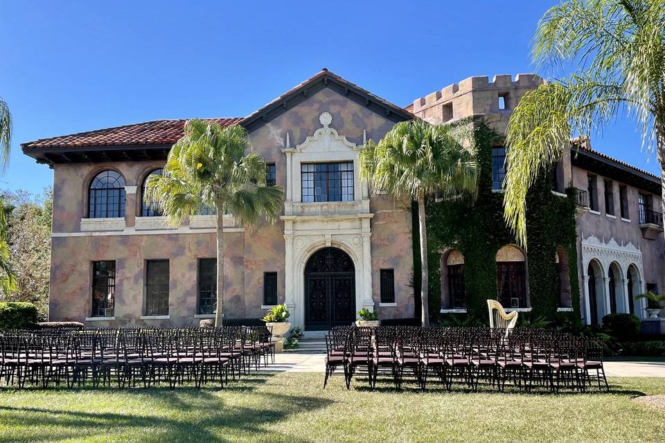 Howey Mansion wedding at front