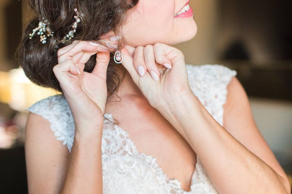 Bride adding her jewels