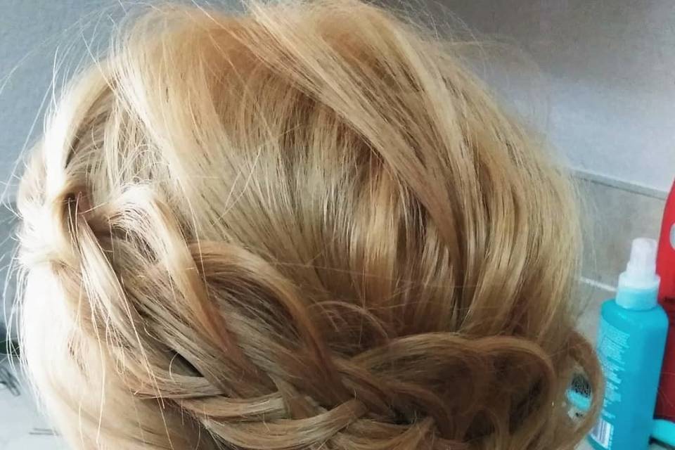 Loose skinny fishbone updo