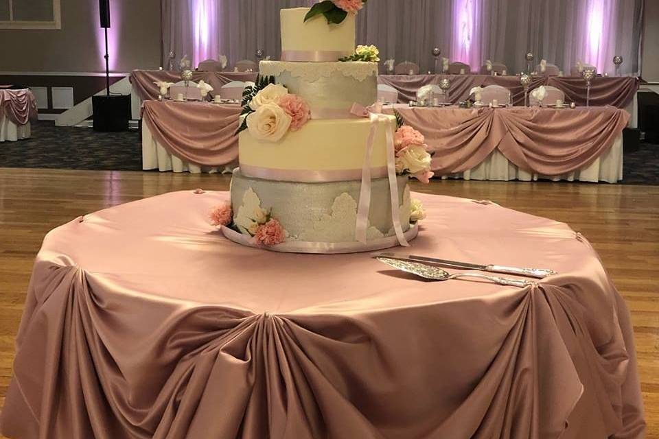 Romantic buttercream with lace