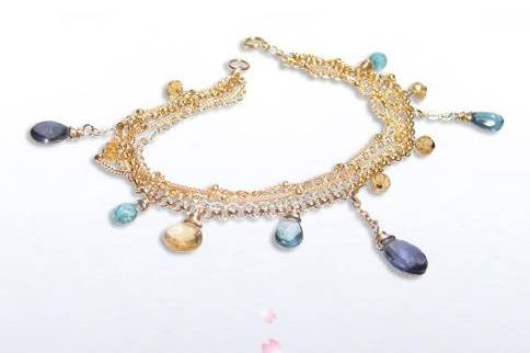 Ayame Bracelet
Shown in citrine, iolite, apatite and blue topaz.
Gold-filled chains.
www.yukoebina.com