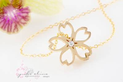 Rei Sakura Necklace with Diamond center
14K, diamond
www.yukoebina.com