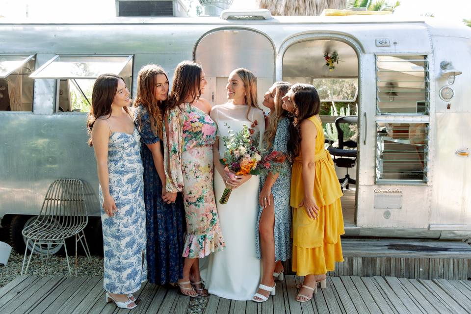 We LOVE mismatched bridesmaids