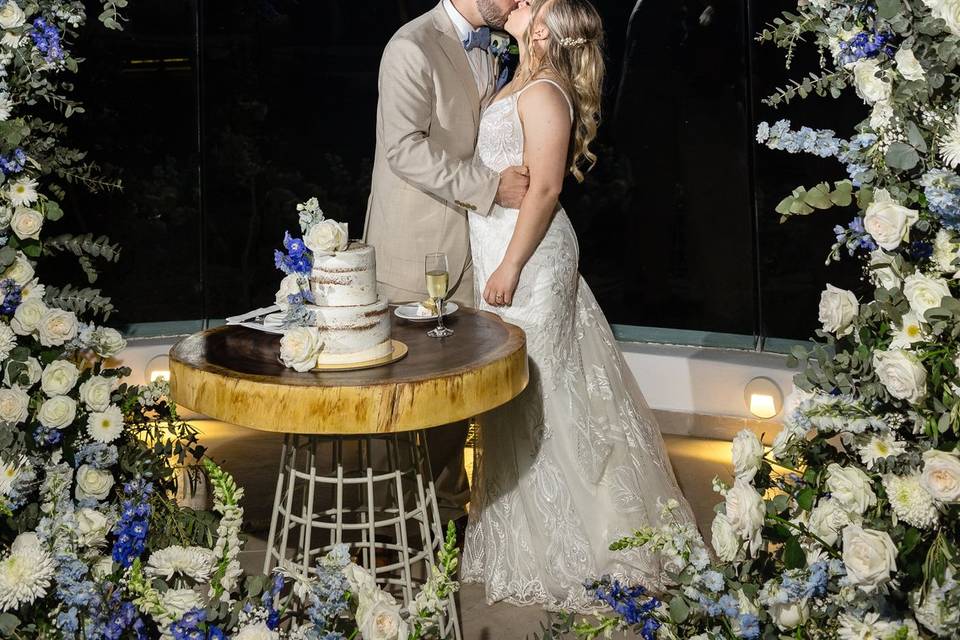 Cake Cutting  full of Florars