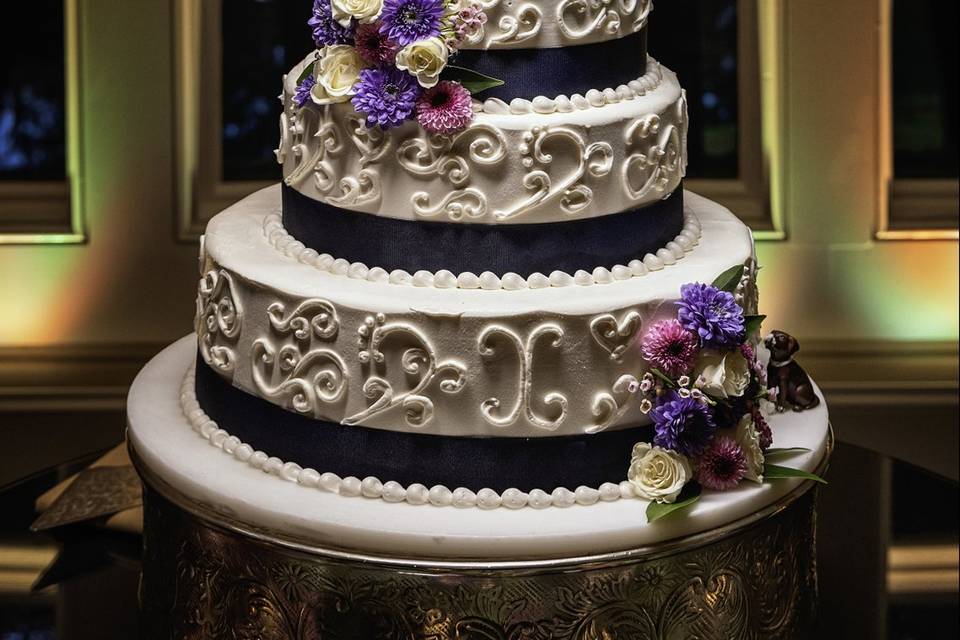 Scroll cake with florals