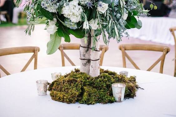 Table setting with centerpiece