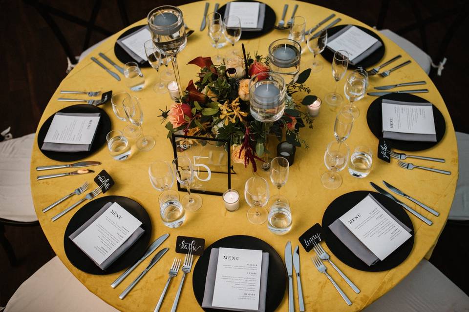 Table arrangement