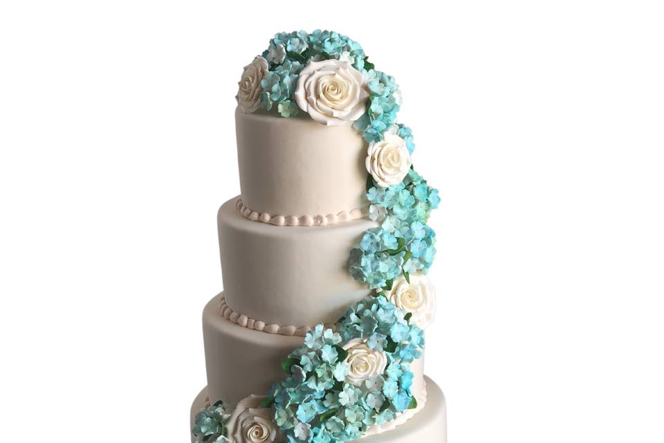 Smooth buttercream with sugar flowers