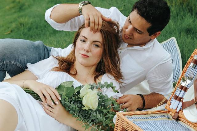 Picnic-style photoshoot