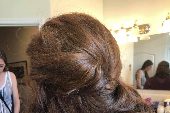 Bridesmaid hairdo