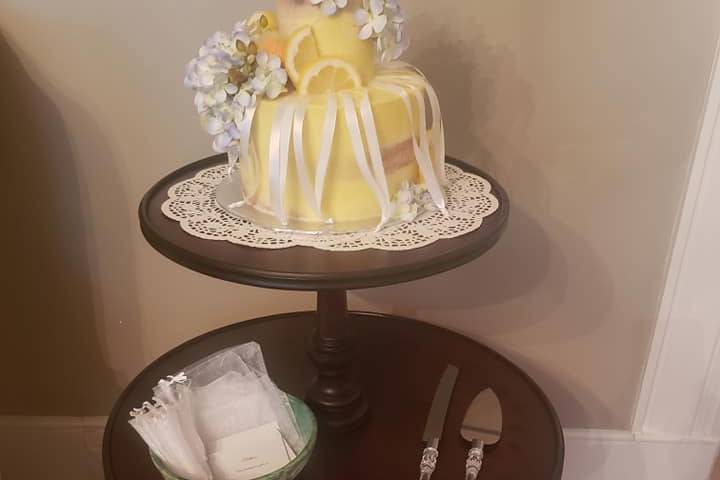 Ribbon-pull bridal shower cake