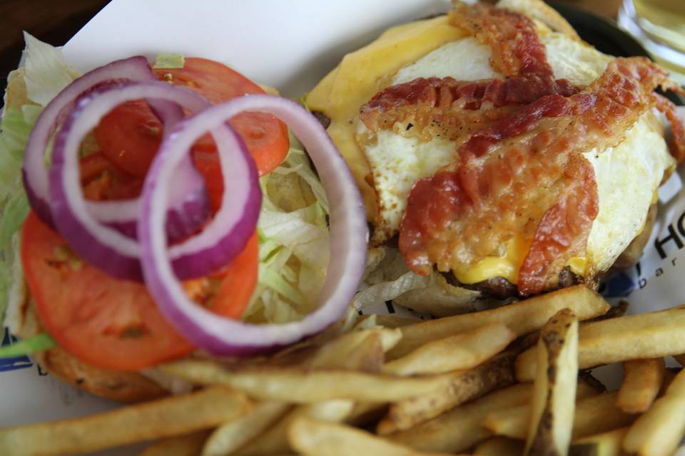 Dish Boat House Bar & Grill offers