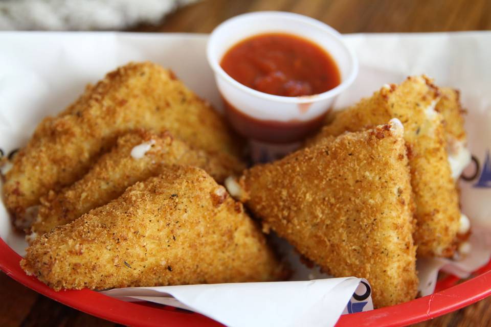 Dish Boat House Bar & Grill offers